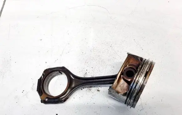 Mercedes-Benz CLS C219 Piston with connecting rod