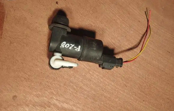 Peugeot 208 Windscreen/windshield washer pump 9641553980