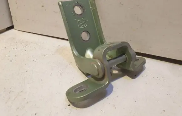 Hyundai Getz Rear door upper hinge