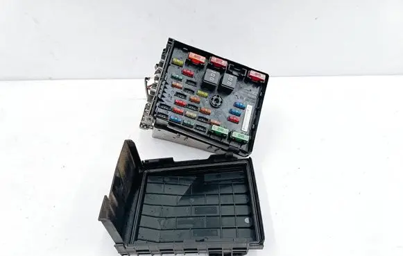 Volkswagen Tiguan Fuse box set 3C0937125A