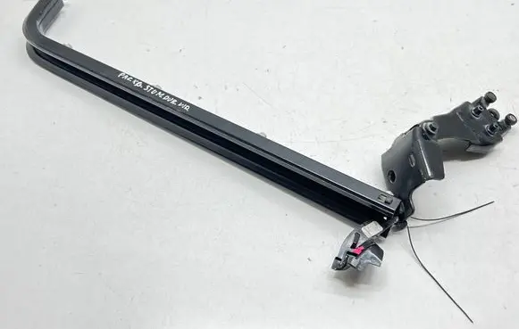 Chrysler Pacifica Sliding door bottom rail 5VG77TRMAD AC05420107 040AG2A271V