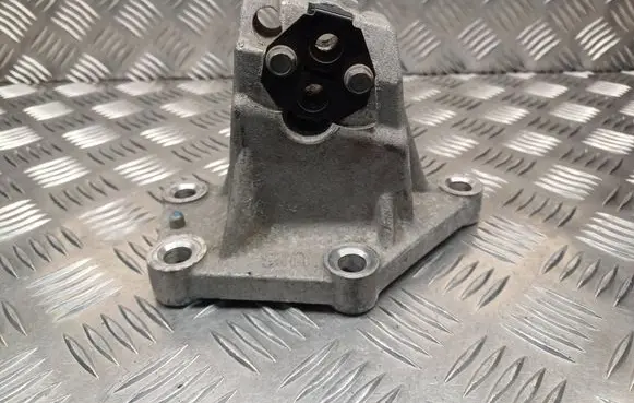 KIA Pro Cee'd II Engine mounting bracket U16 1611179