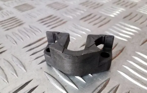 BMW 7 E65 E66 Fuel Injector clamp holder