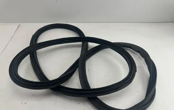 Chevrolet Captiva Front door rubber seal 120207
