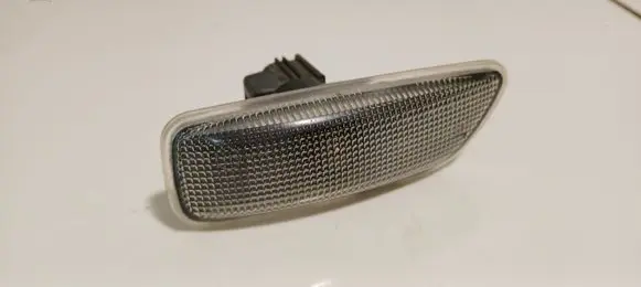 Volvo XC90 Front fender indicator light