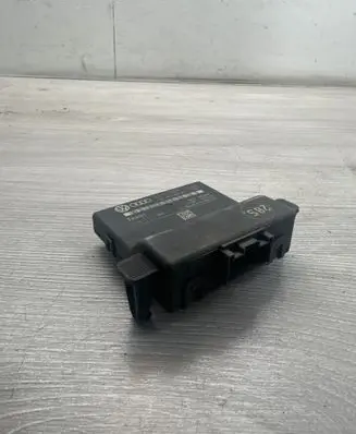 Volkswagen Golf V Gateway control module 1K0907530F 1K0907951
