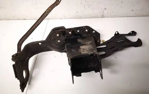 Mercedes-Benz C W203 Front bumper mounting bracket 