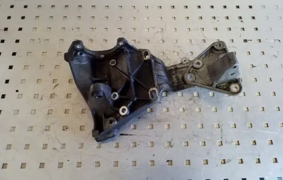 Volvo XC60 Generator/alternator bracket 31258329
