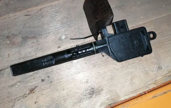 Volkswagen Polo IV 9N3 Oil level sensor 045907660D