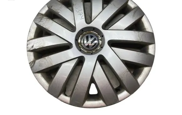 Volkswagen Jetta VI R16 wheel hub/cap/trim 1K0601147H