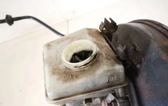 Opel Zafira B Brake fluid reservoir 32067271