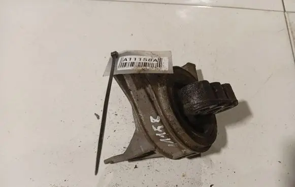 Opel Astra H Engine mount bracket 