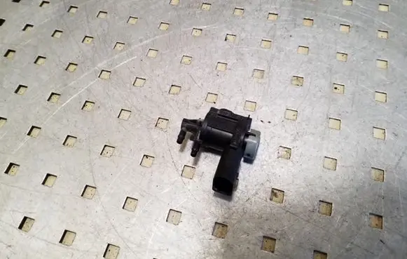 Volkswagen Touareg I Turbo solenoid valve 1K0906283A