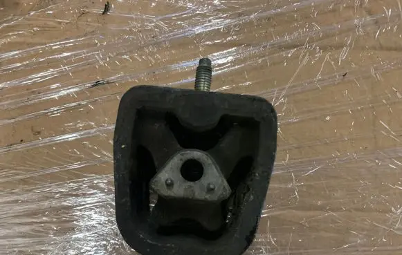 Mercedes-Benz A W168 Engine mount bracket A1682401217