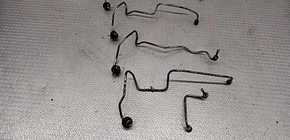 Subaru Legacy Fuel injector supply line/pipe 