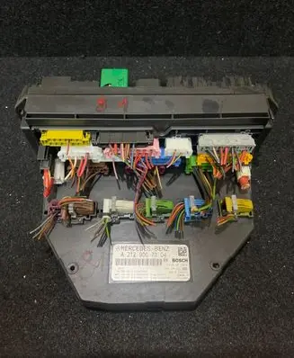 Mercedes-Benz E W212 Fuse module A2125452501 A2129007104 A2124421100
