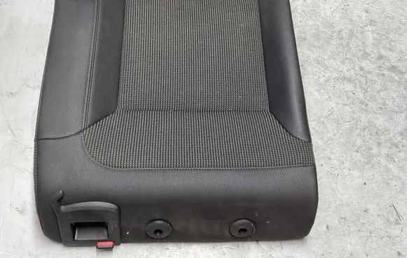 Opel Astra J Rear seat headrest 