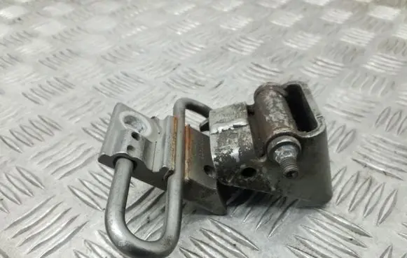 Volkswagen PASSAT CC Front door lower hinge 3C8831412B