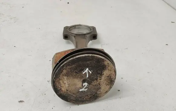 Dodge RAM Piston with connecting rod 142T5C