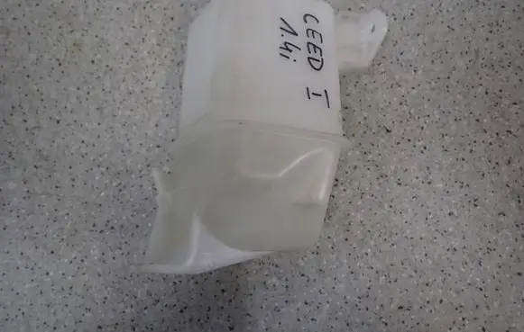 KIA Ceed Coolant expansion tank/reservoir