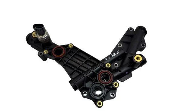 Toyota Avensis T270 Oil filter mounting bracket 157810R020 102232PS 92154PS