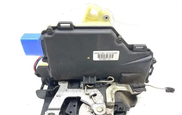 Volkswagen Polo IV 9N3 Front door lock 3B1837015AM