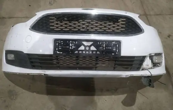 Ford C-MAX II Front bumper baltas