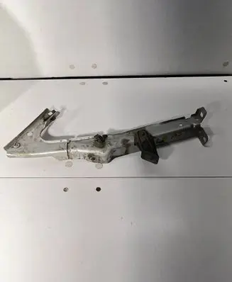 Audi A5 8T 8F Fender mounting bracket 8T0821135
