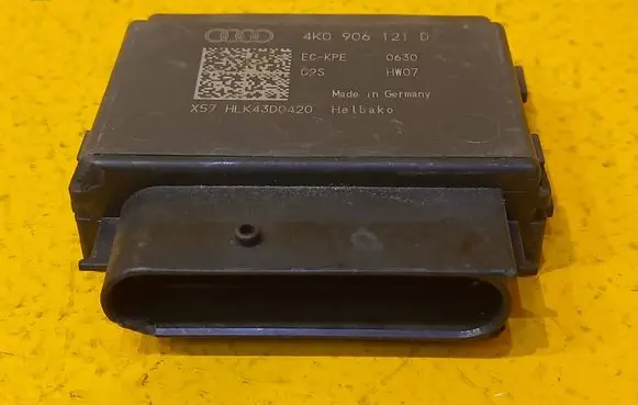 Audi A6 S6 C8 4K Fuel injection pump control unit/module 4K0906121D