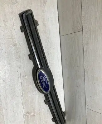 Front bumper upper radiator grill