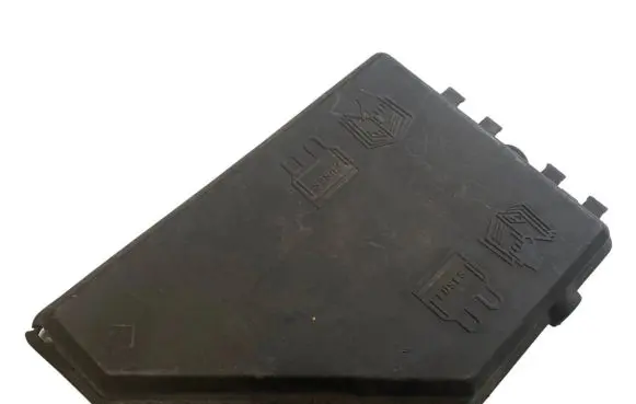 Land Rover Freelander Fuse box cover YQH000140