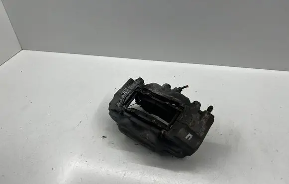Toyota Hilux (AN10, AN20, AN30) Front brake caliper