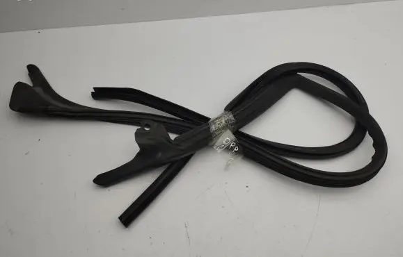 Audi A7 S7 4G Rubber seal front door window/glass 