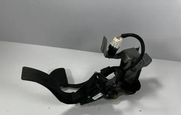 Renault Captur Accelerator throttle pedal 180029347R