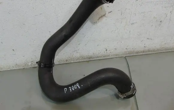 Peugeot 3008 II Intercooler hose/pipe 9820100780