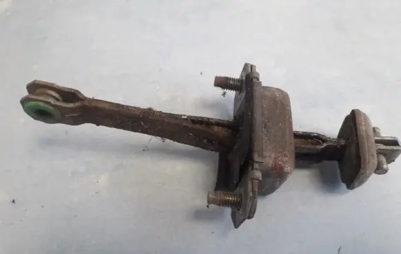 Subaru Impreza I Rear door check strap stopper