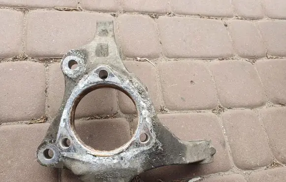Opel Insignia A Front wheel hub spindle knuckle 13243519