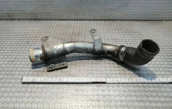 Coolant pipe/hose