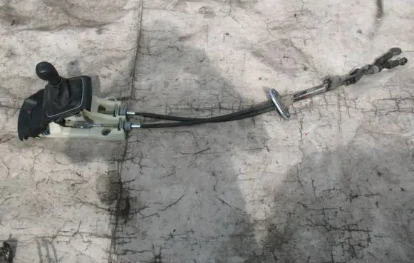 Hyundai i30 Gear shift cable bracket 43794-A6300