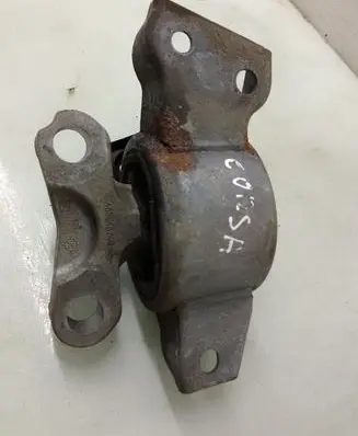 Opel Corsa D Engine mount bracket 468646740