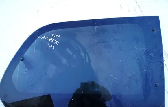 KIA Carnival Rear side window