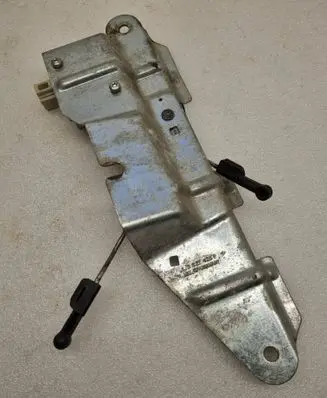 Volkswagen Bora Tailgate/trunk/boot lock/catch/latch 1J5827425F