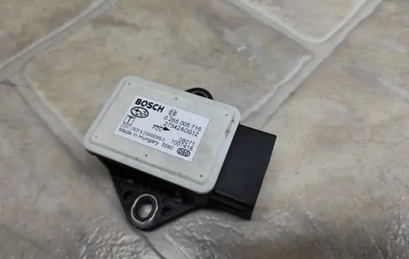 Subaru Legacy ESP acceleration yaw rate sensor 0265005716 27542AG012