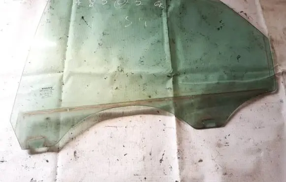 Volvo S40 Rear door window glass as2