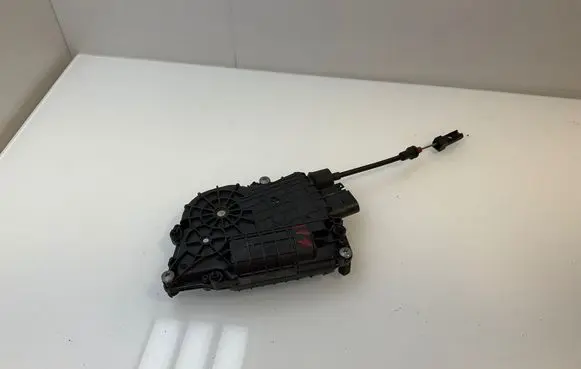 BMW 7 F01 F02 F03 F04 Front door soft close latching motor 4152309800