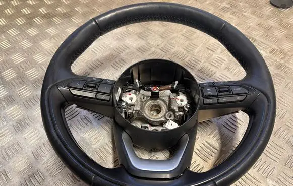 Toyota Yaris Cross Steering wheel 304218531