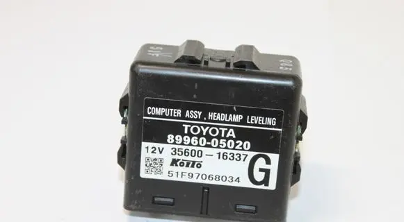Toyota Avensis T250 Light module LCM 8996005020
