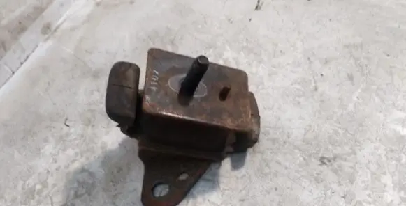 KIA Sorento Engine mount bracket 218123E150