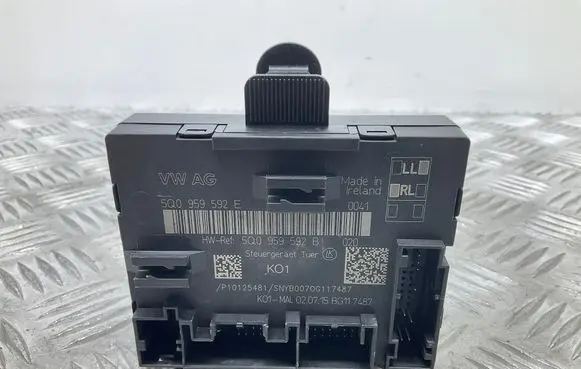 Audi A3 S3 8V Door control unit/module 5Q0959592E