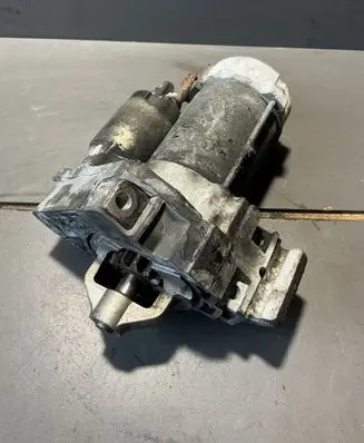 BMW 5 F10 F11 Starter motor 8570846 4380000492